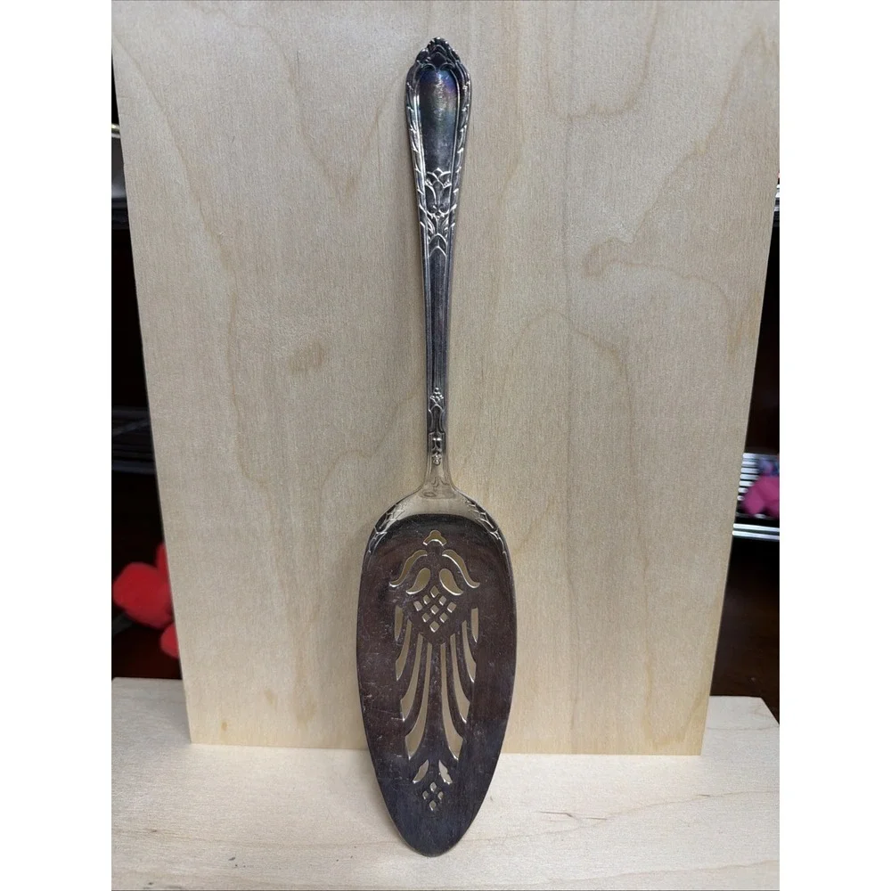 Holmes & Edwards IS Spring Garden Cake Pie Server Silverware‎
